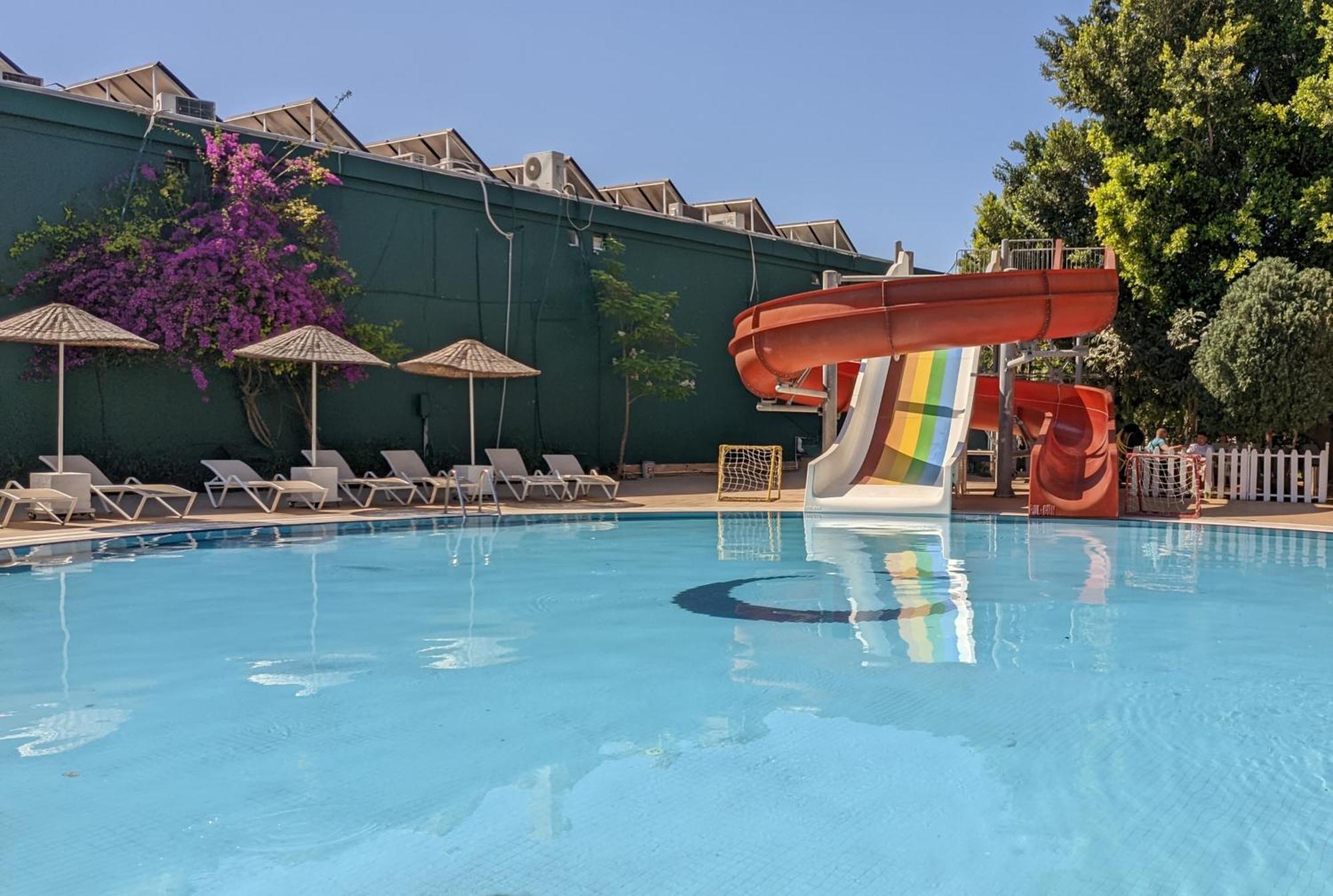 Uk Hotel Kiris Antalya Buitenkant foto
