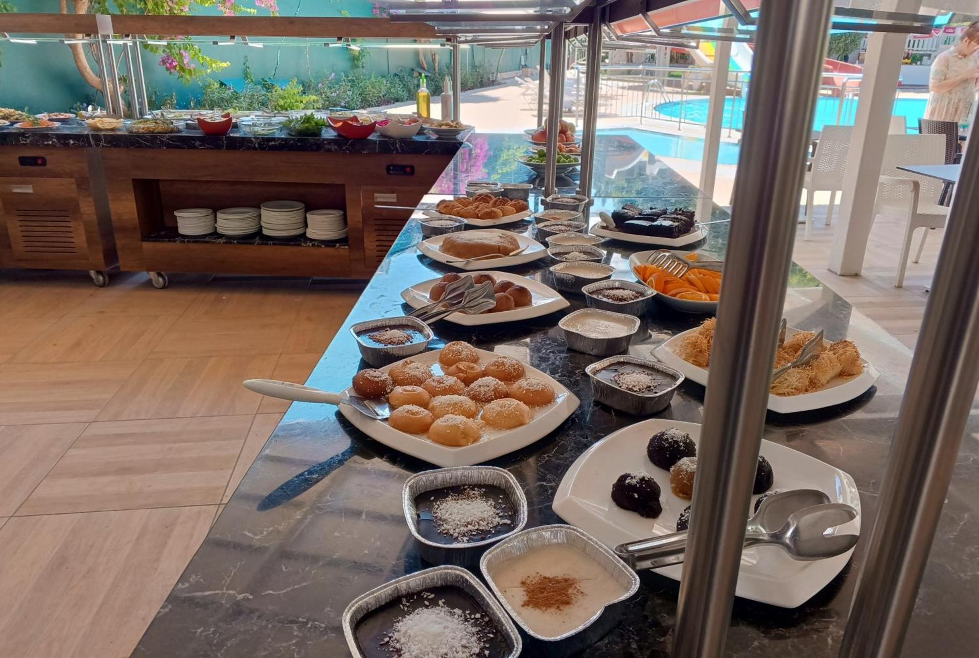 Uk Hotel Kiris Antalya Buitenkant foto