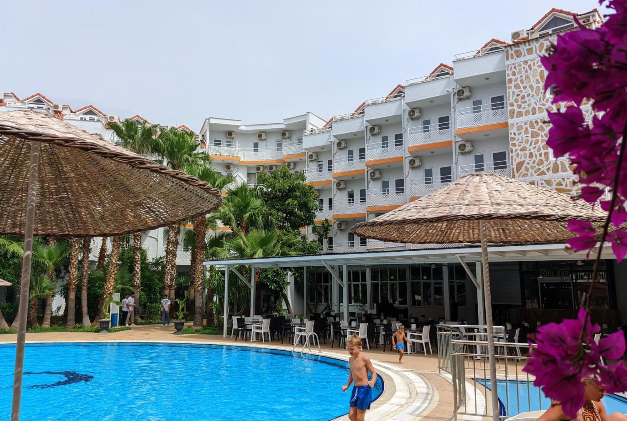 Uk Hotel Kiris Antalya Buitenkant foto