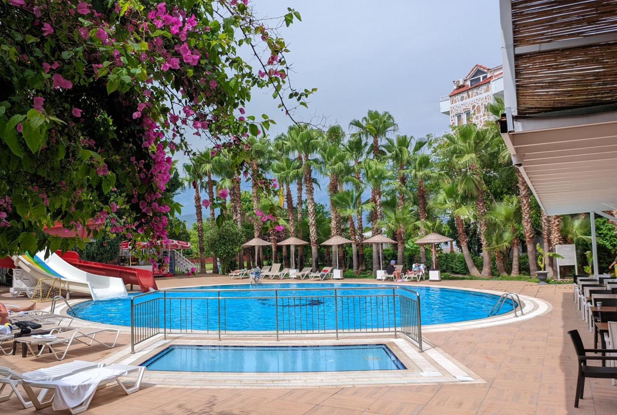 Uk Hotel Kiris Antalya Buitenkant foto