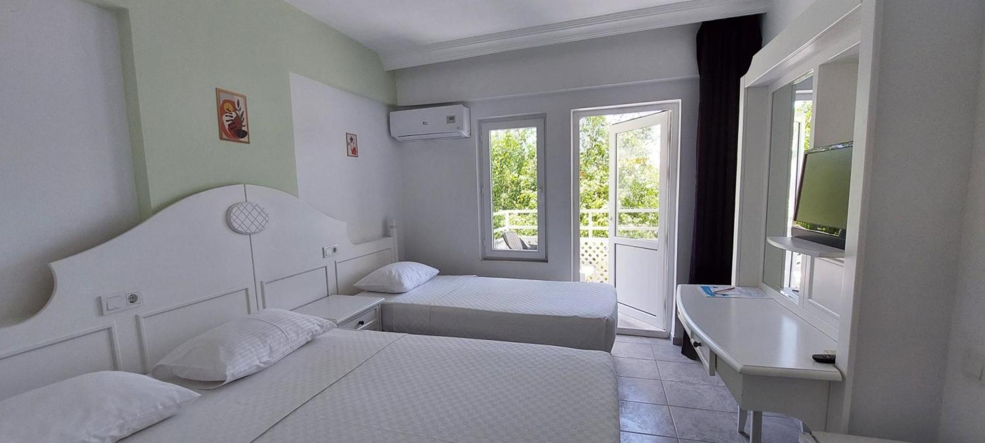 Uk Hotel Kiris Antalya Buitenkant foto