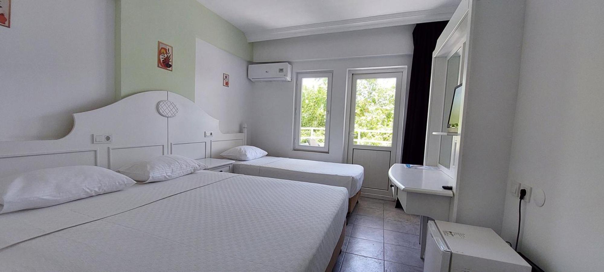 Uk Hotel Kiris Antalya Buitenkant foto