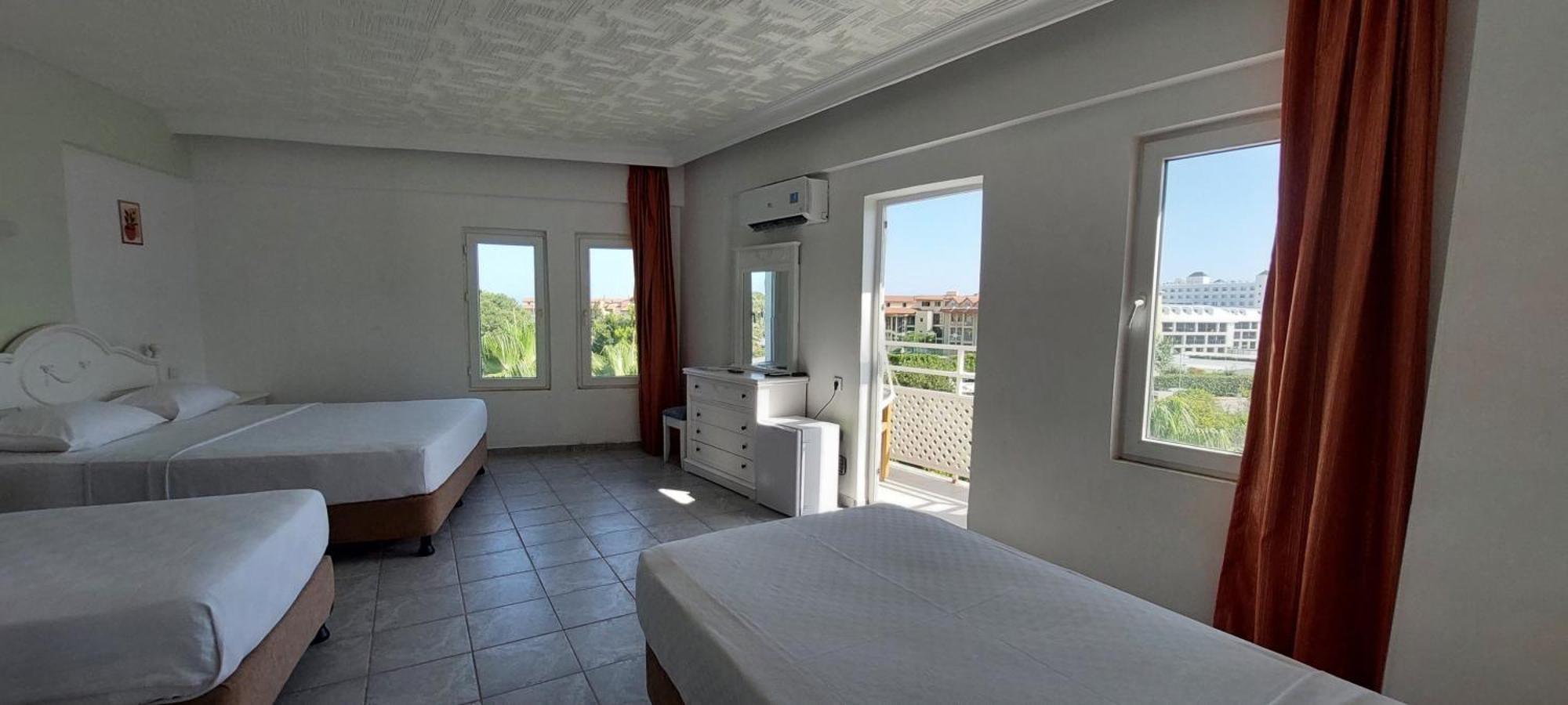 Uk Hotel Kiris Antalya Buitenkant foto